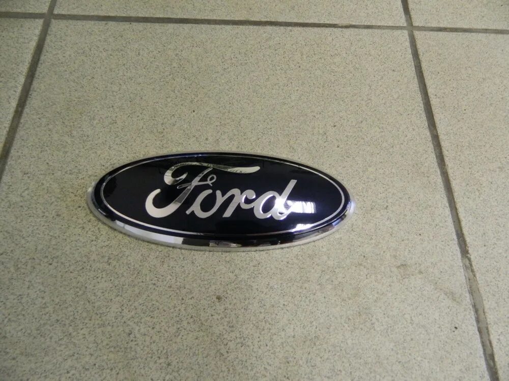 Шильдик форд мондео 3 на двери. Эмблема ford 5212690. Значок форд куга 2. Эмблема на форд фокус 3. Значок форд фокус 3.