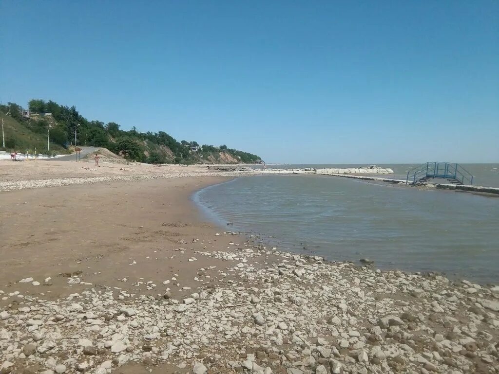 Пляж в таганроге на азовском море. Пляж натальевка таганрог. Чекадский пляж таганрог. Приморский пляж таганрог. Пляжи таганрога видео.