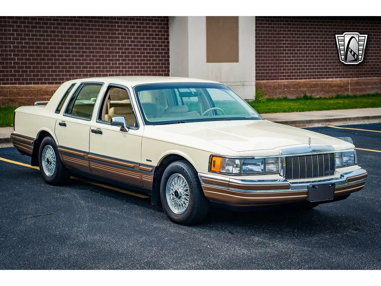 Линкольн кар 2. Lincoln Town car 1990. Линкольн машина Таун кар 1990. Lincoln Town car 1980. Lincoln Town car 1990 5.0.