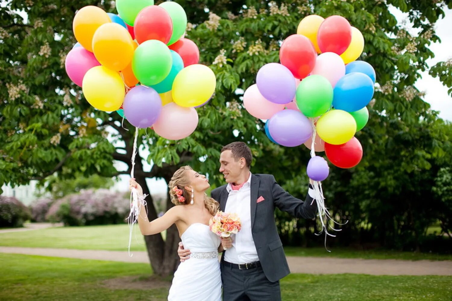 Услуги шаров. Шары на свадьбу. Свадьба с воздушными шарами. Свадебные воздушные шары. Свадебная фотосессия с шарами.
