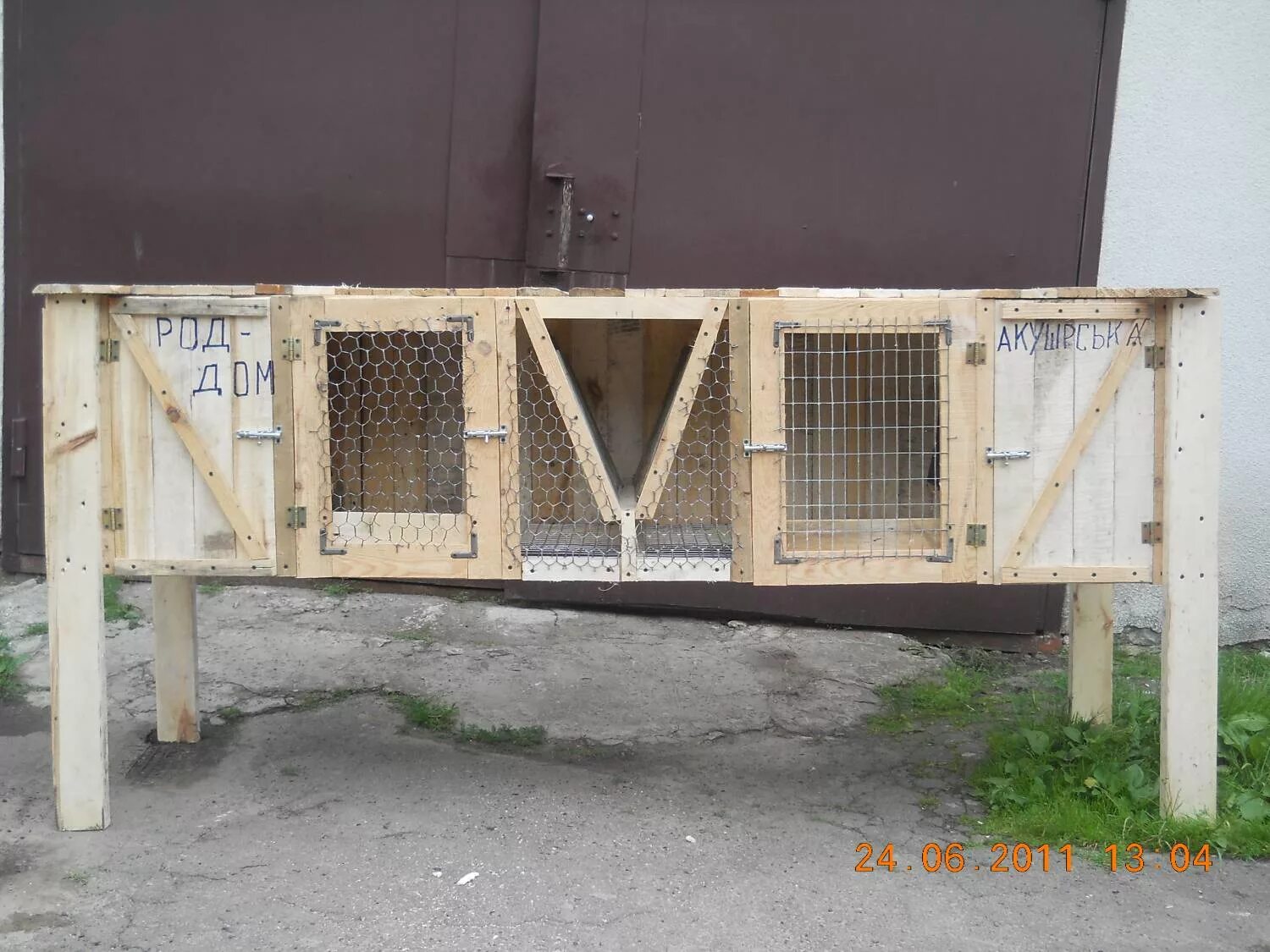 евроферма клетки для кроликов. клетка для кроликов с маточником. деревянная клетка крольчатник sdr2002. деревянная клетка крольчатник sdr2002. клетки для кроликов с маточником своими руками.