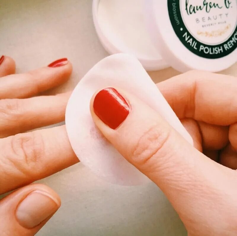 Чем можно смыть лак. Снятие лака с ногтей. Nail Polish Remover. Средство для снятия лака с кожи вокруг ногтя. Снятие старого гель-лака.