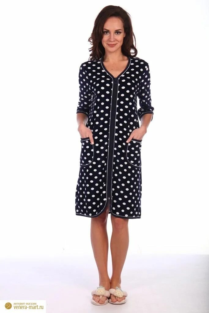 Халат в горошек женский. Платье в горох на пуговицах. Женский велюровый халат в горошек. Женская халат горох. Халат в горошек женский.