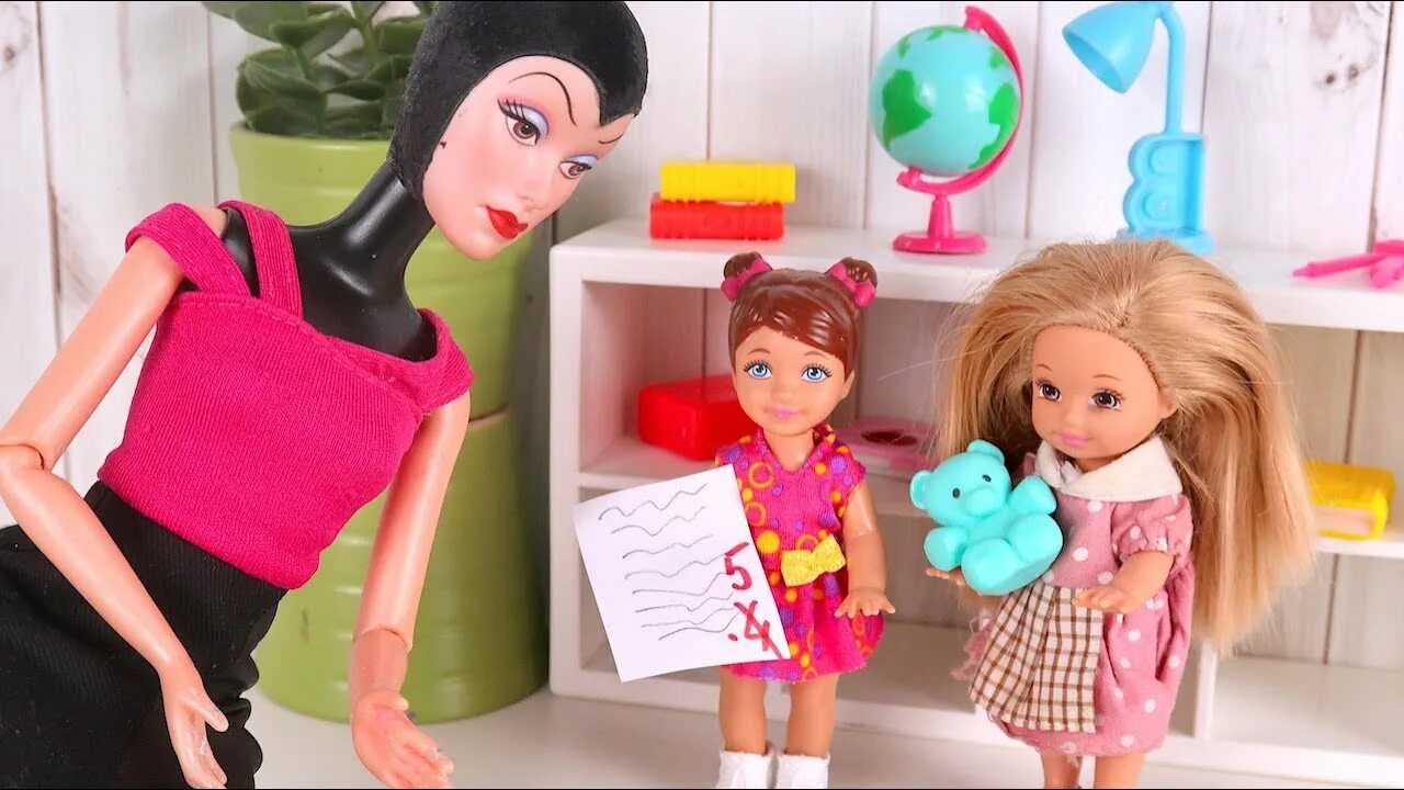Ikuklatv. Chou chou куклы. Видео про барби. Пупсик игрушка для девочек. Куклы пародии.