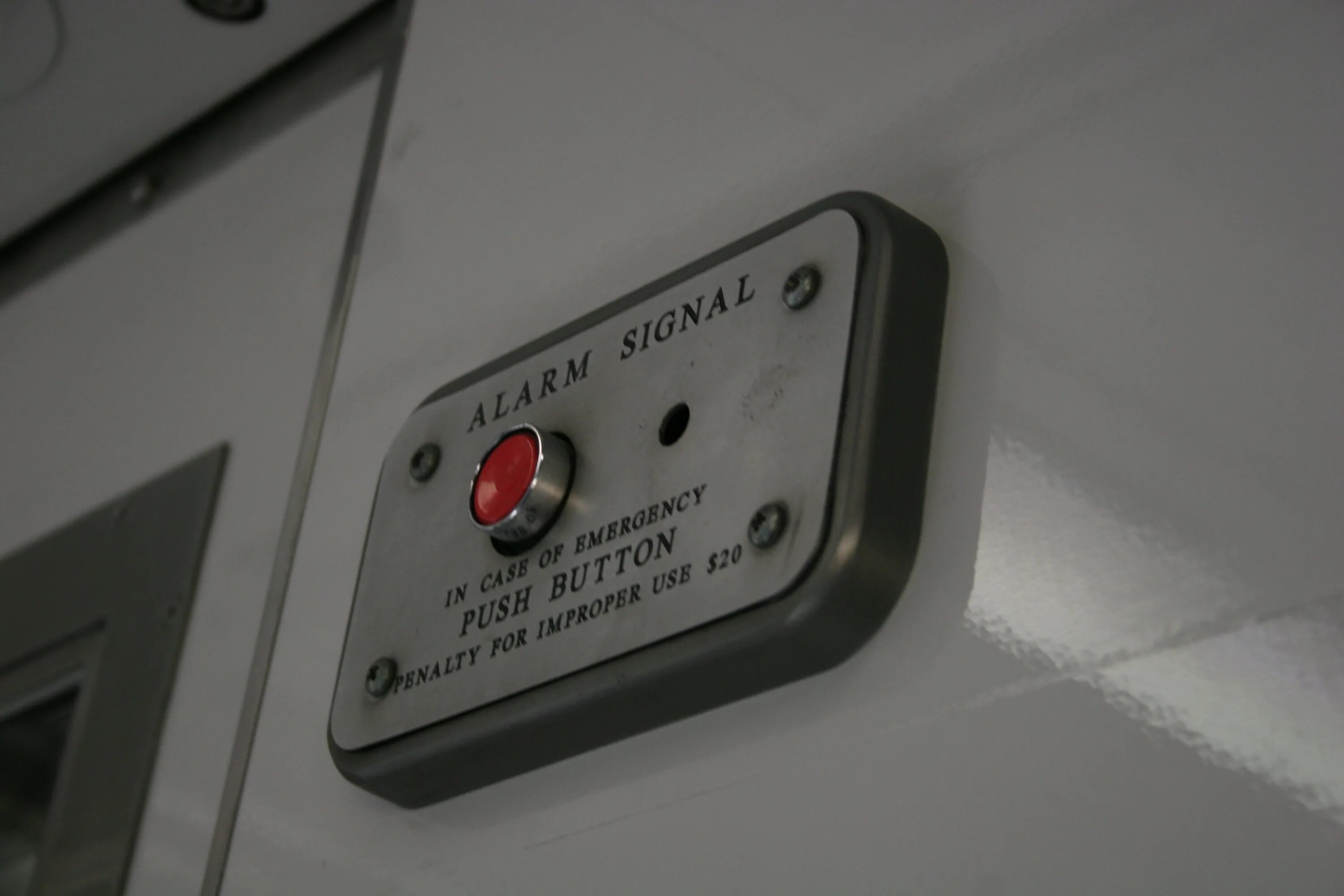 Alarm signals. Кнопки баттон. паник кнопка в автобусе. panic button alarm police. alarm signal.