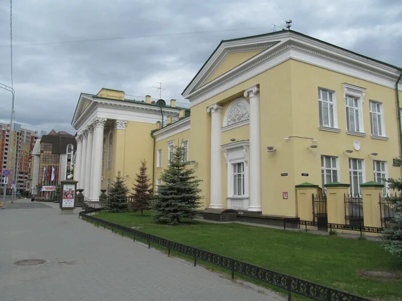 Сайт пионер тюмень. Дворец пионеров Тюмень. ДК Пионер Тюмень. Дворец пионеров Тюмень кружки.