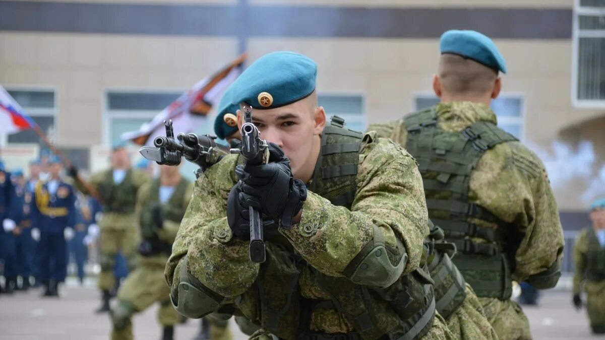 Рязань десантники. Рязанское военное воздушно-десантное училище. Рязанское ВДВ. Рязанский спецназ ВДВ. Военный ВДВ В Рязани.