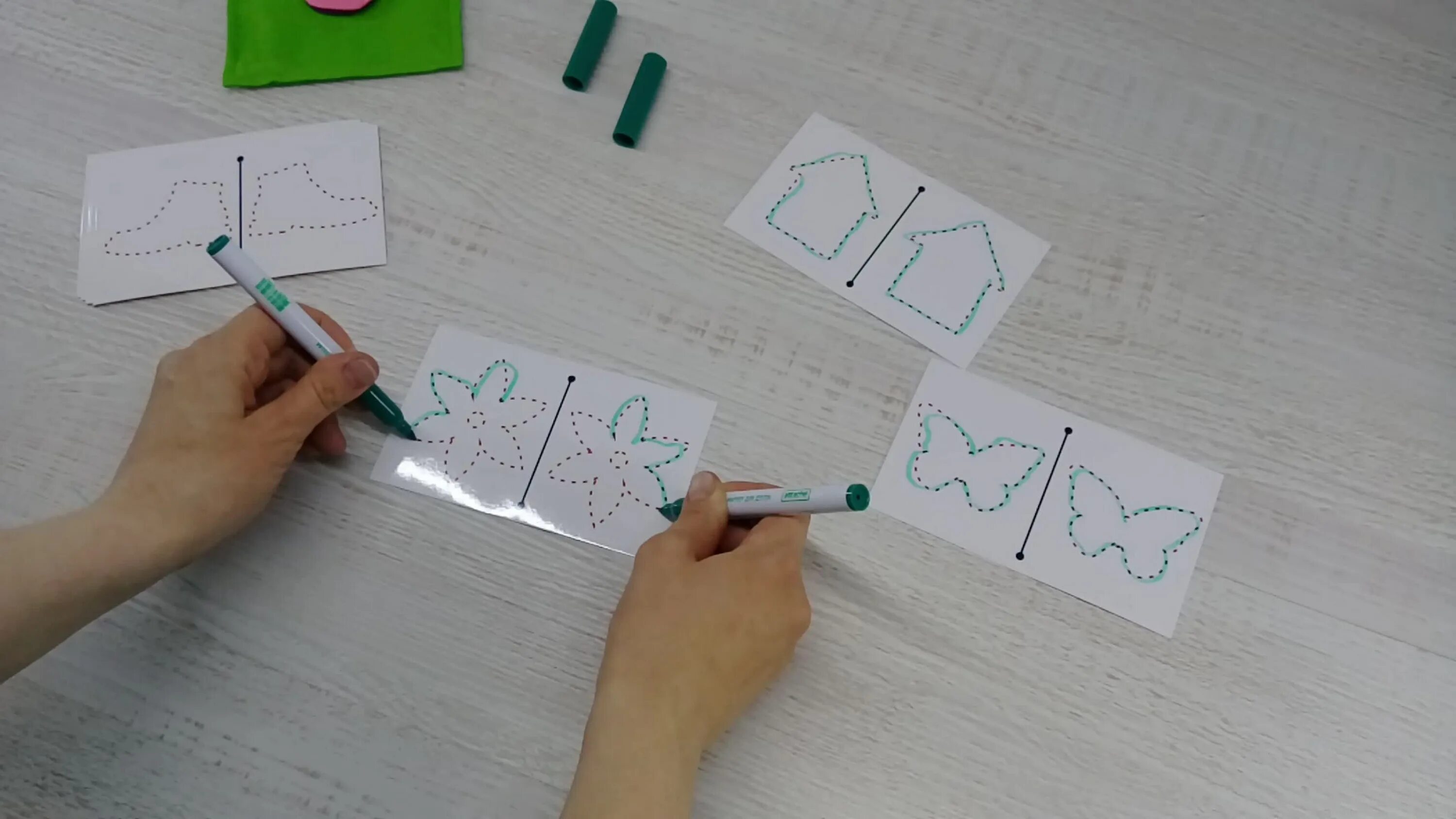 Человек пользующийся 2 руками. Рисование двумя руками одновременно. Карточки для рисования двумя руками. Рисование двумя руками для дошкольников. Тренажер для рисования двумя руками.