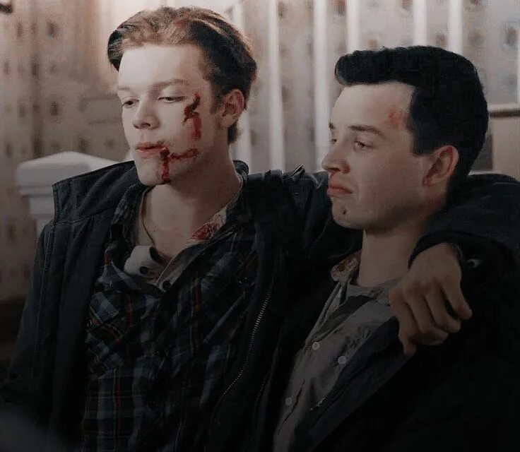 Бесстыжие йен и микки. Йен галлагер. Йен галлагер и микки милкович. Йен галлагер и микки милкович. Бесстыжие ен и микки.