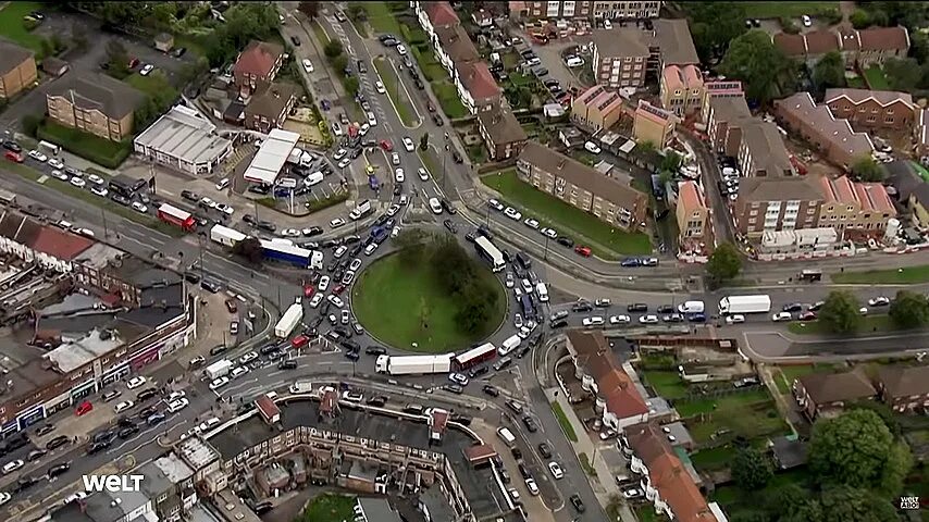 Чем грозит германию. Город benzin в Германии указатель.