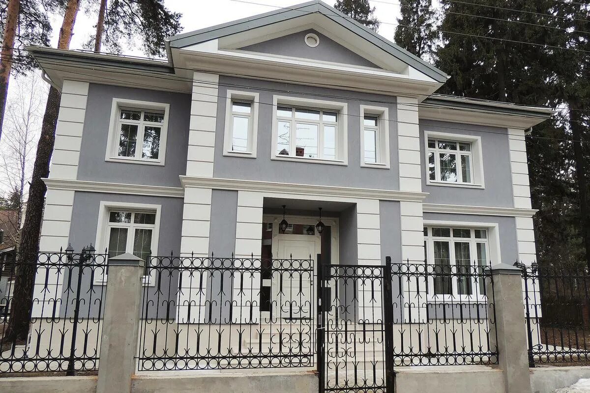 Здания серого цвета