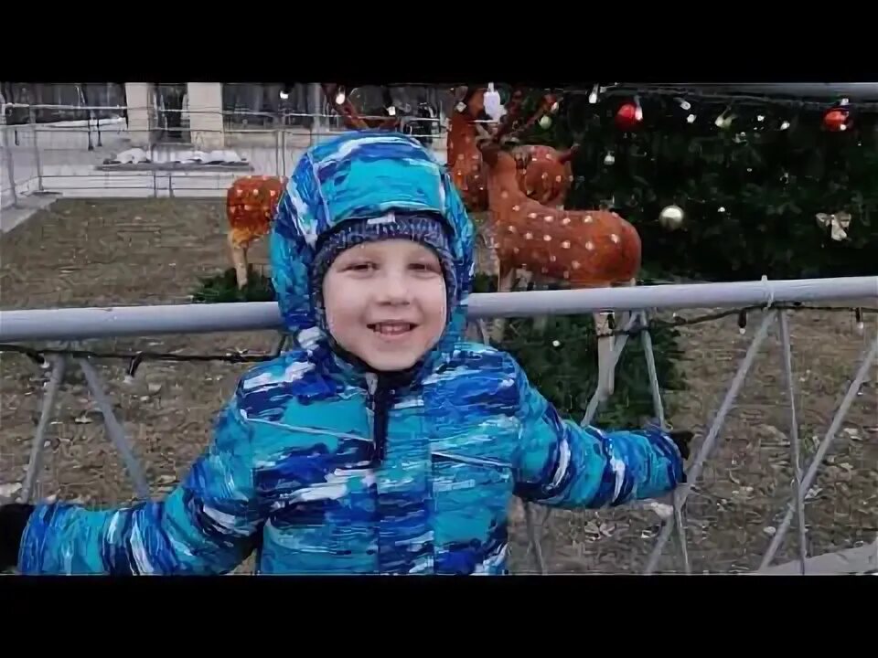 Новогодний ваня. Бэдкомедиан елки. Ване на новый год. Ваня новый год. Ваня новый год.