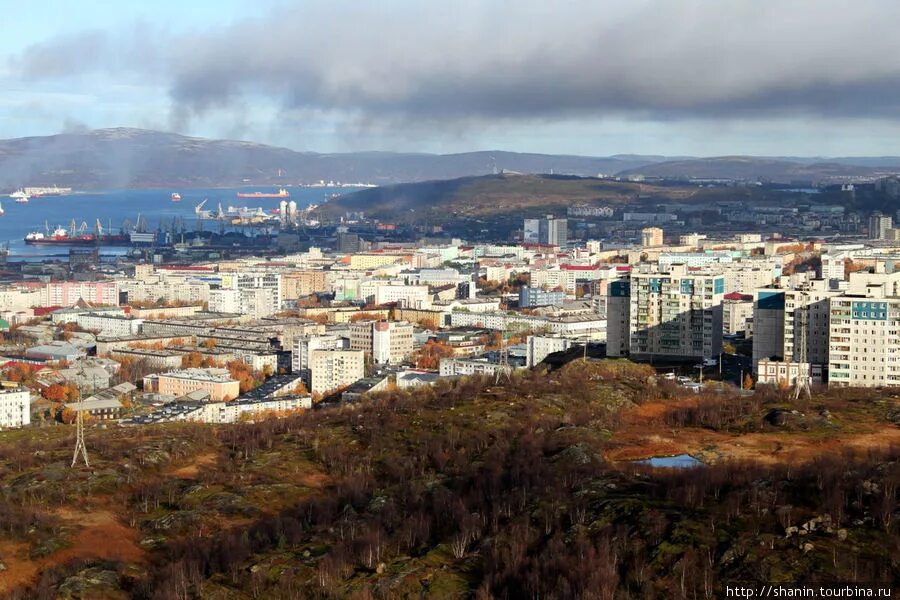 Мурманск площадь города. Трансфер мурманск киркенес. Монумент маяк в мурманске. Мурманск центр города. Мурманск 2008 город.