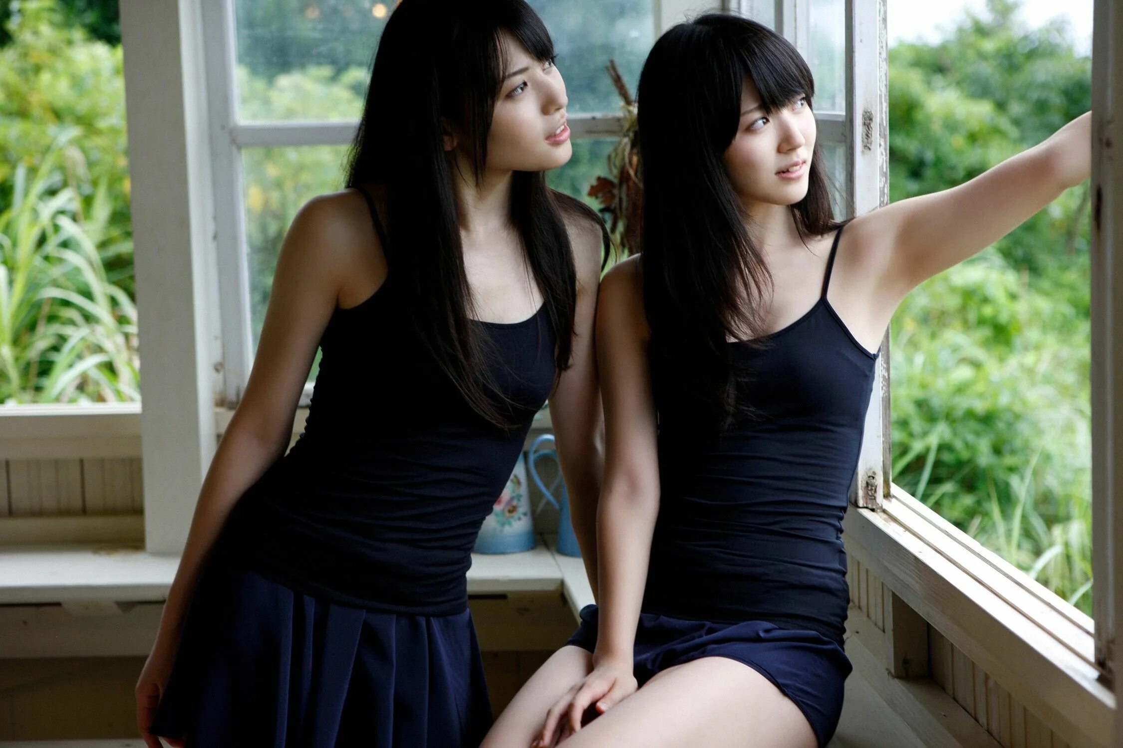 Две маленькие азиатки. Две азиатские девушки. Две сестры фото азиаты. Руй хизуки. Горячие японские девочки.