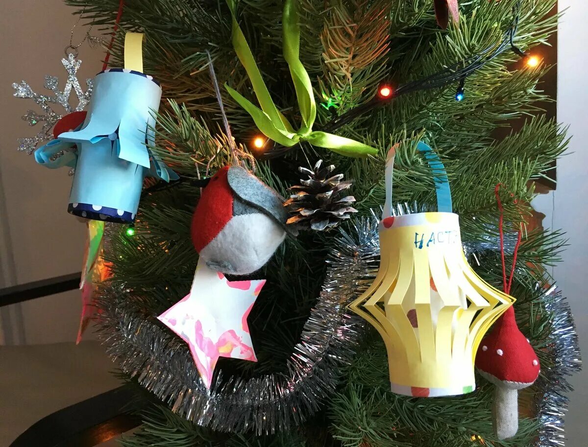 Елочная игрушка своими руками. Поделка снеговик. Новогодние игрушки своими руками. Поделка новогодняя игрушка. Новогодняя игрушка в доу.