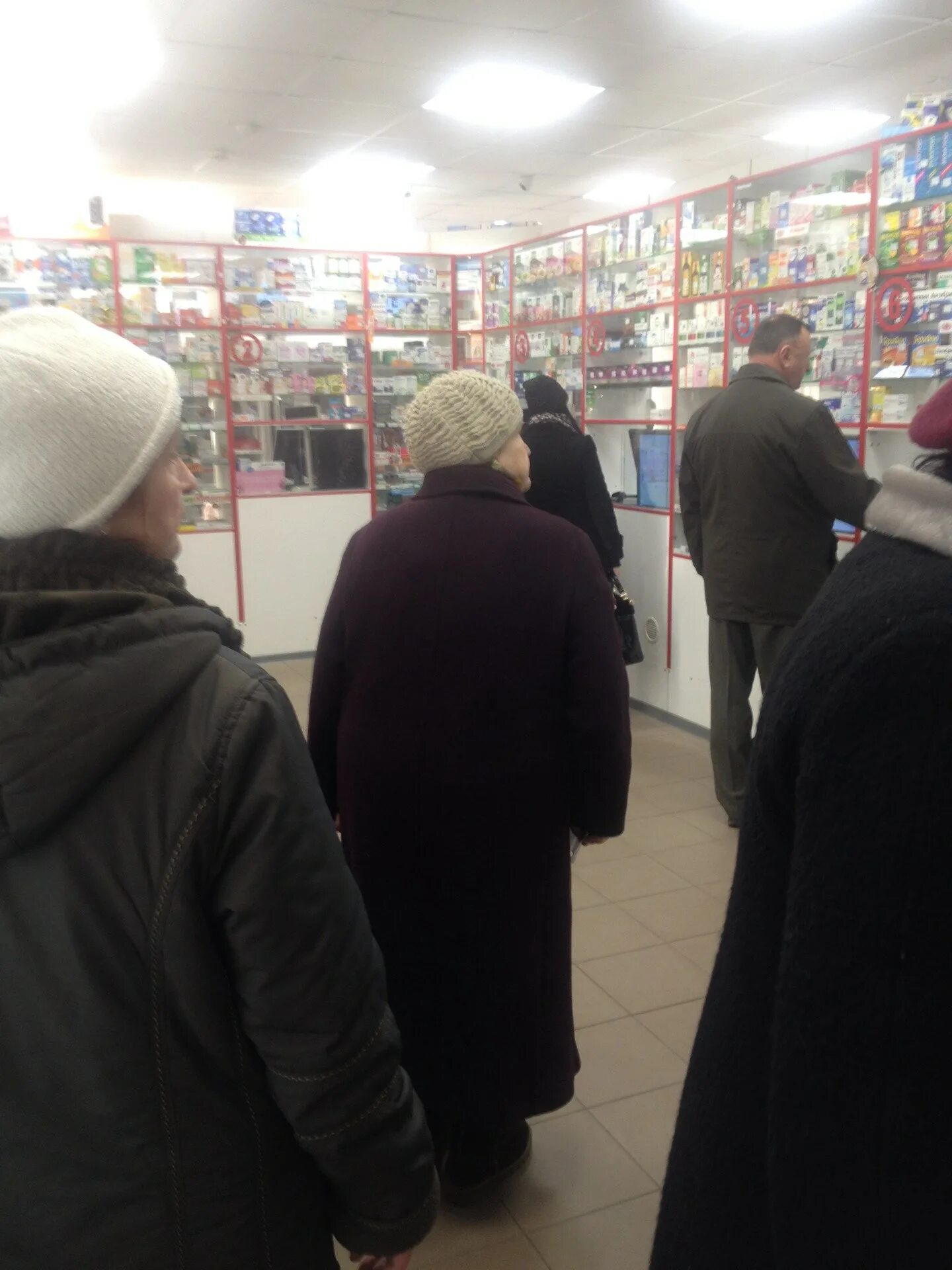 Озерки аптека спб официальный сайт. Аптека озерки кронштадт. Горячая линия аптека озерки. Оборудование торгового зала аптеки. Пр.