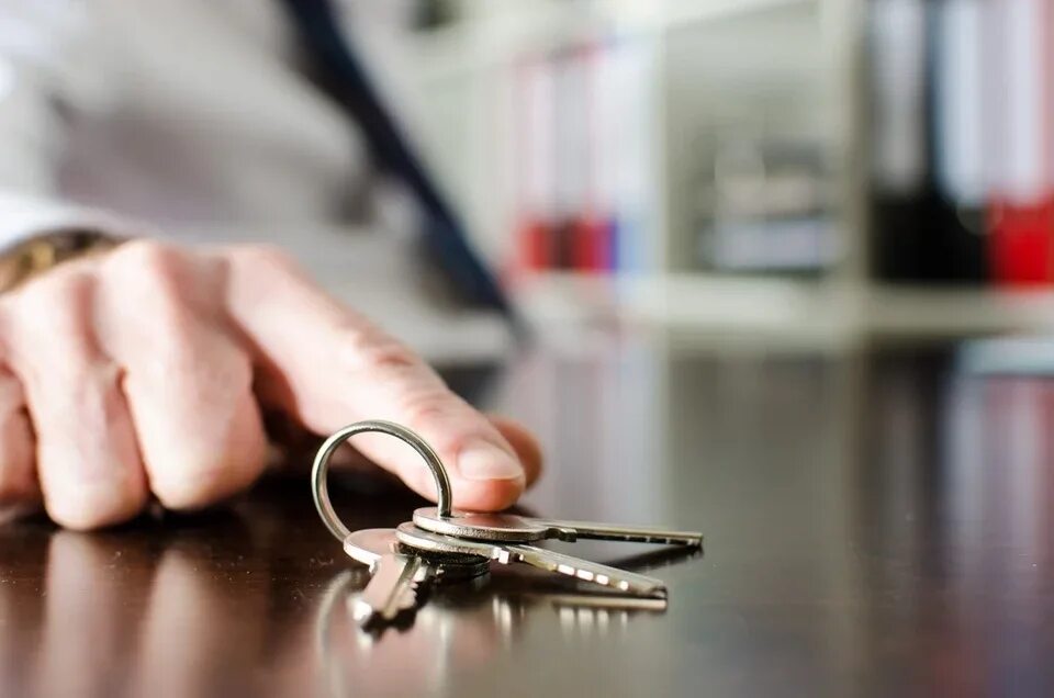 My keys on the table. Ключи от квартиры. ключи от квартиры на столе. keys on the table. ключи от квартиры фото на столе.