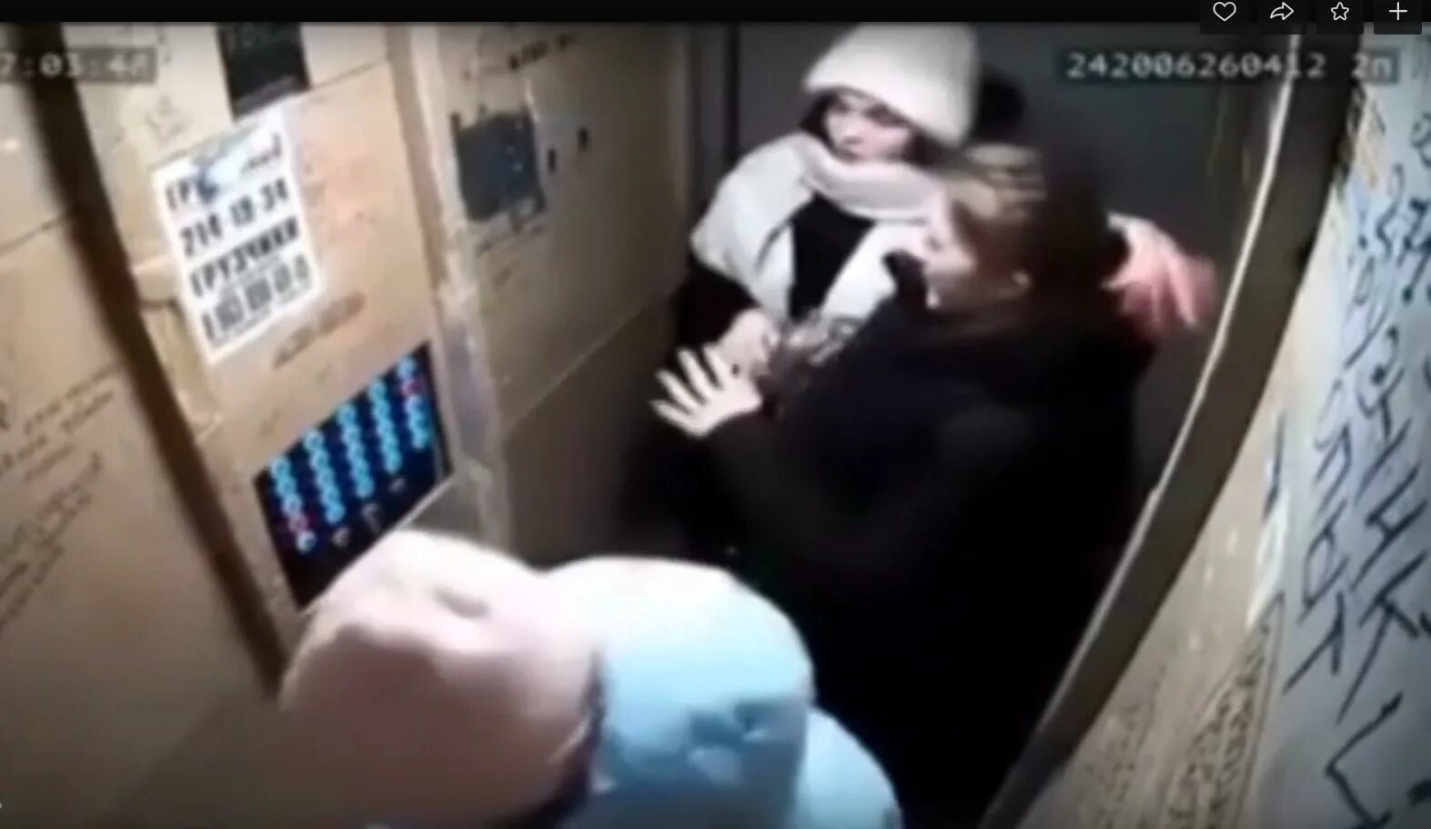 Человек упал в шахту лифта. Лифтовая шахта. Шахта лифта. Ребёнок упал в шахту лифта. Человек упал в шахту лифта.