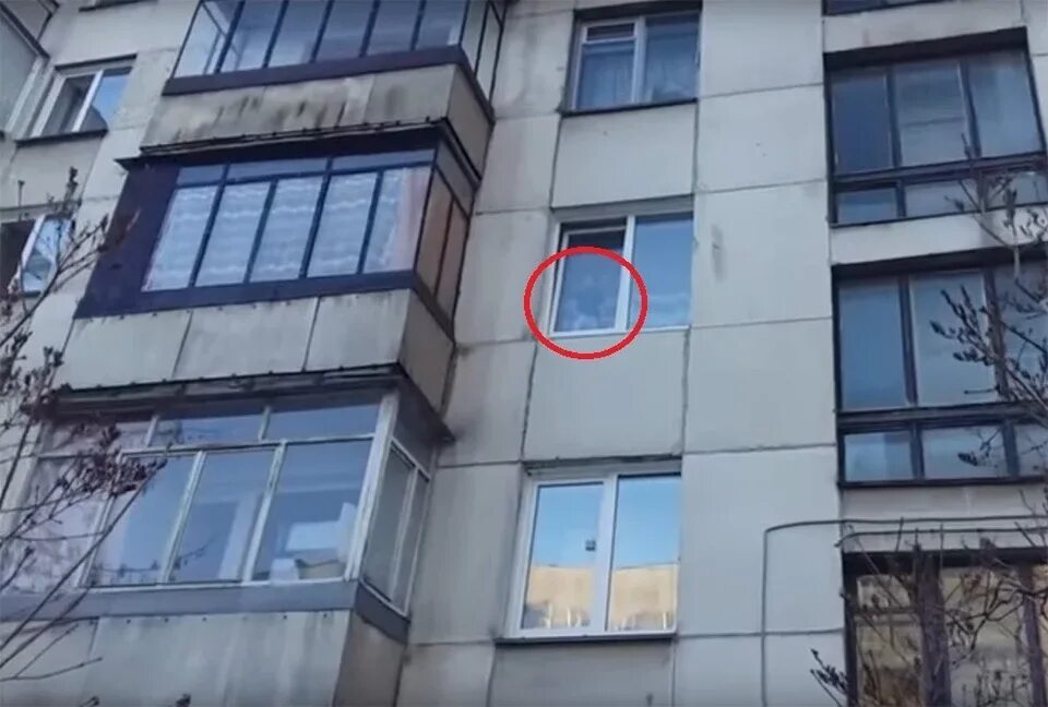 Челябинск выпали из окна. В Щелково выпал ребенок из окна. Октябрь 2022 Челябинск выпала из окна. Выпала с окна Челябинск.