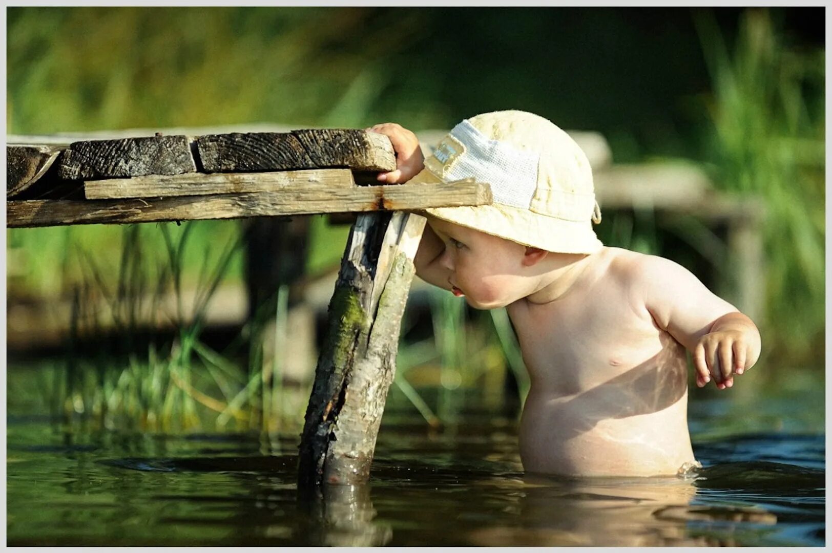 Река для детей. Дети на озере. Лето речка. Дети воды. Купания на природе