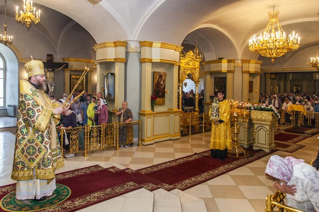 Матрона мощи режим работы. Матронушка московская мощи. мощи матронушки в москве. мощи матроны московской. храм блаженной матроны московской.