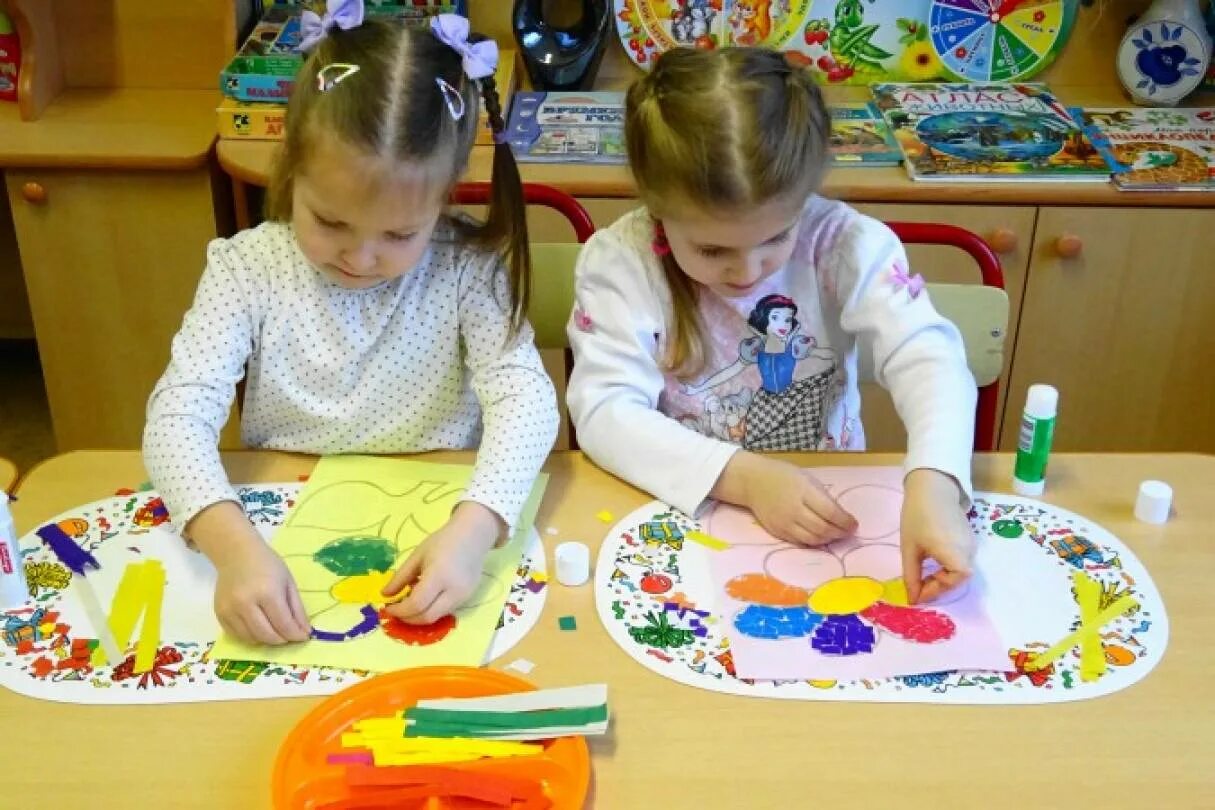 Работа с аппликацией в средней. Аппликации для детей. Работа с аппликацией в средней. Работа с аппликацией в средней. Аппликация для детей в детском саду.