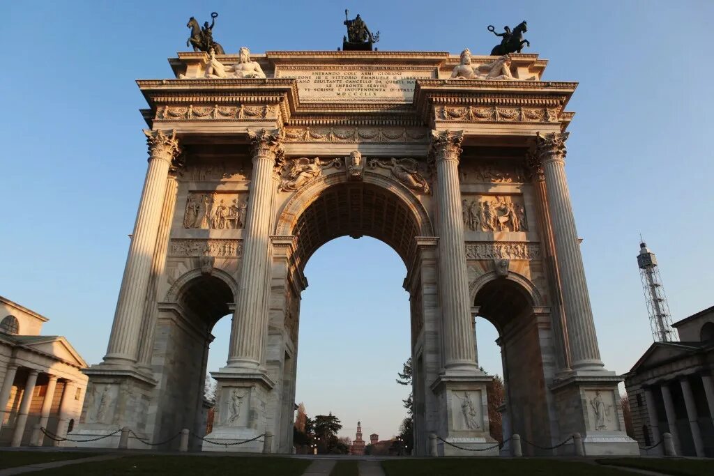 Арка. Arco della Pace Милан. Арка мира Милан. Триумфальная арка в Милане. Арка Каррузель и арка Милан.