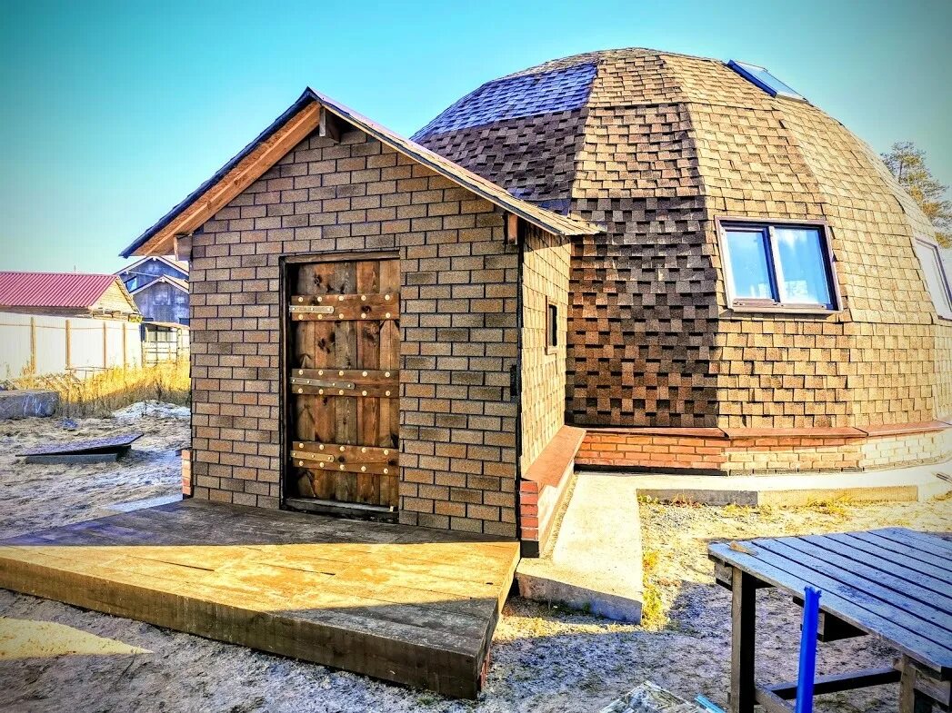 Круглый дом снять. Круглый кирпичный дом. круглый дом из кирпича. круглые дома. круглые дома из кирпича.