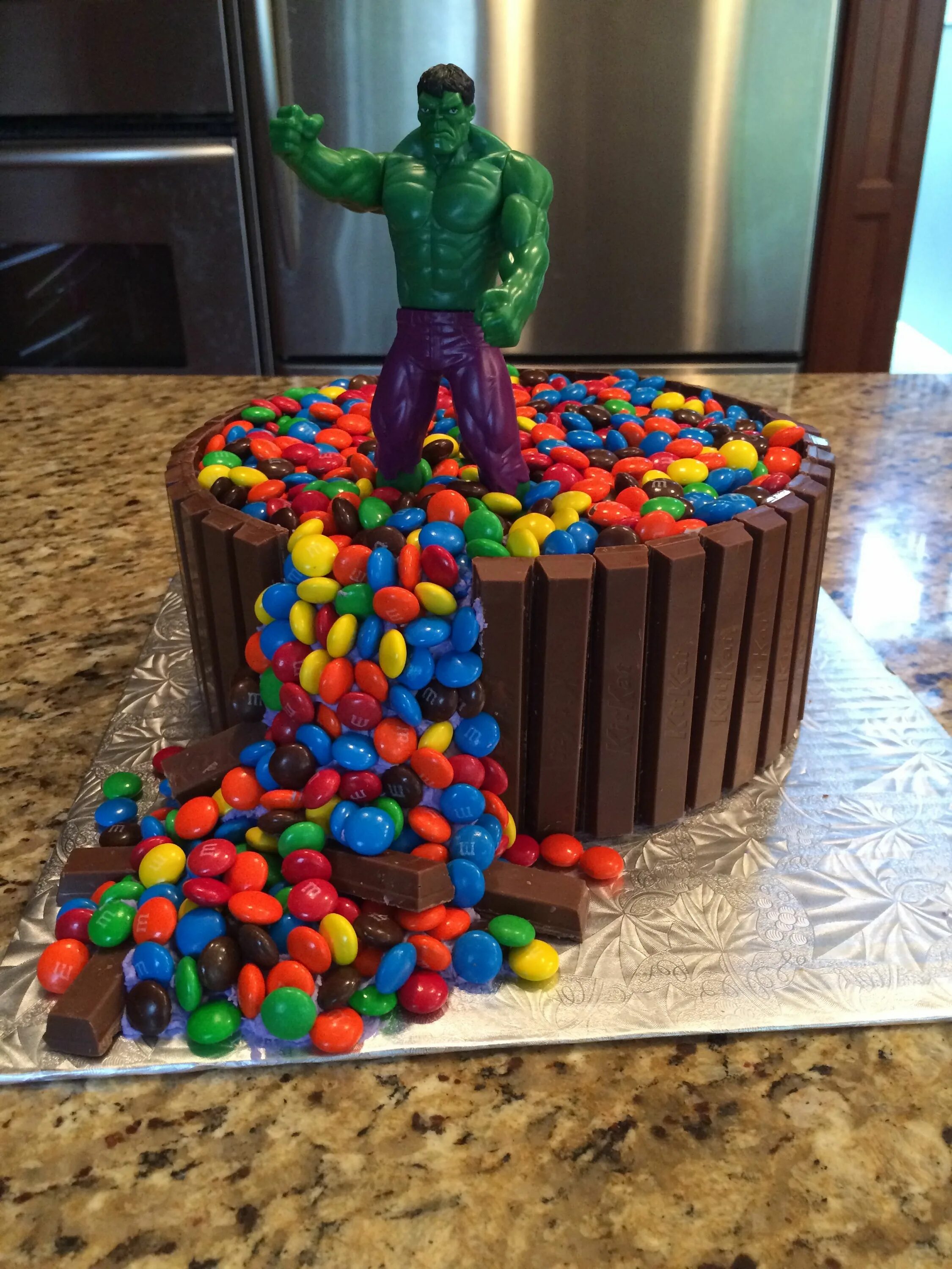 Торт халк человек паук торт. Торт марвел халк. Торт агзамова халк. Халк торт халк торт. Торт марвел халк.