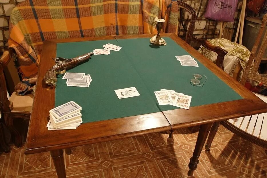 Карточная игра давшая название столу. Васнецов преферанс. Ломбер игра. Ломбер карточная игра. Столик для карточных игр.