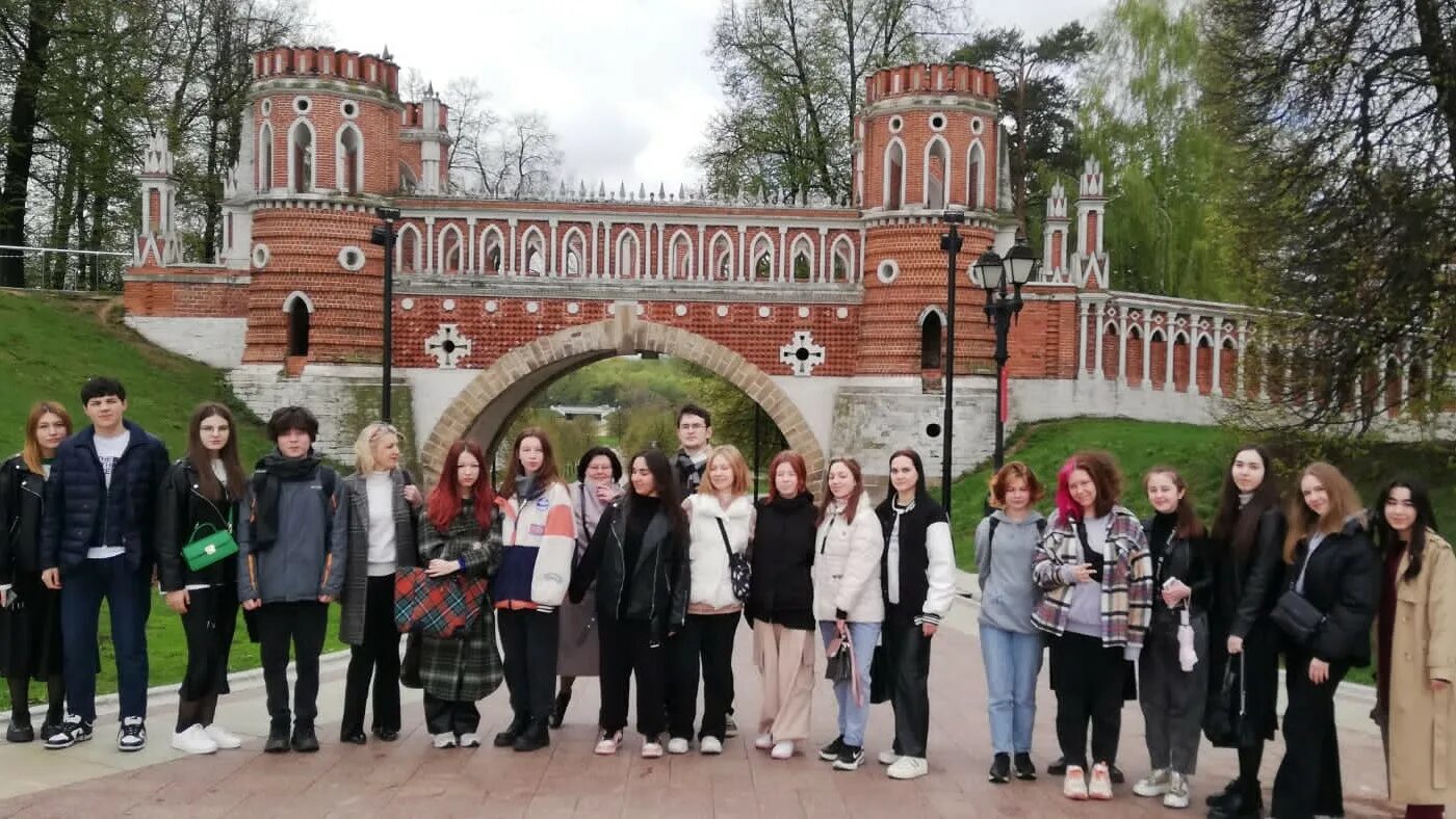 Погода в москве царицыно сегодня. Парк царицыно в москве 2025. царицыно в 2000 году. школа 868 царицыно. царицыно сейчас.