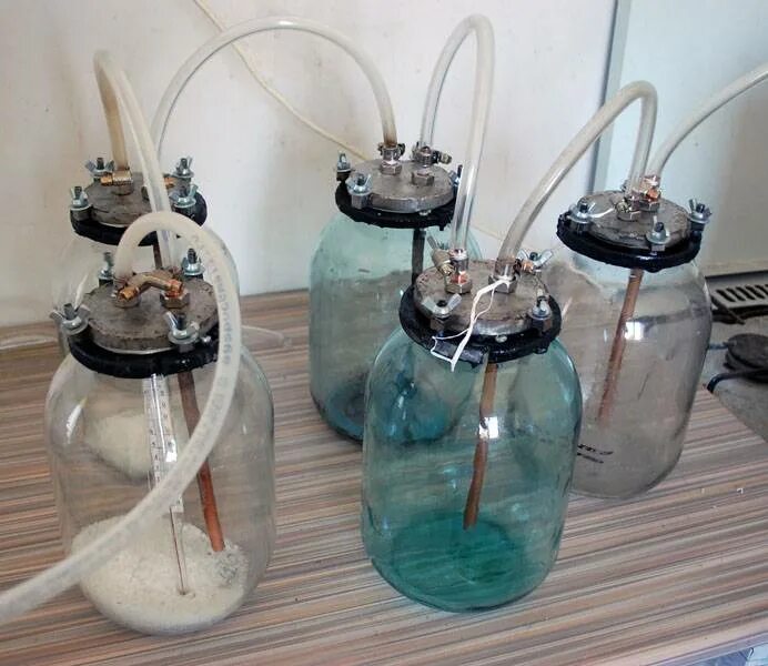 Самогонный аппарат витязь 3. Дистилляция самогона. Самогонный аппарат брага самогон. 2 перегон как делать. Самогонный аппарат первак.