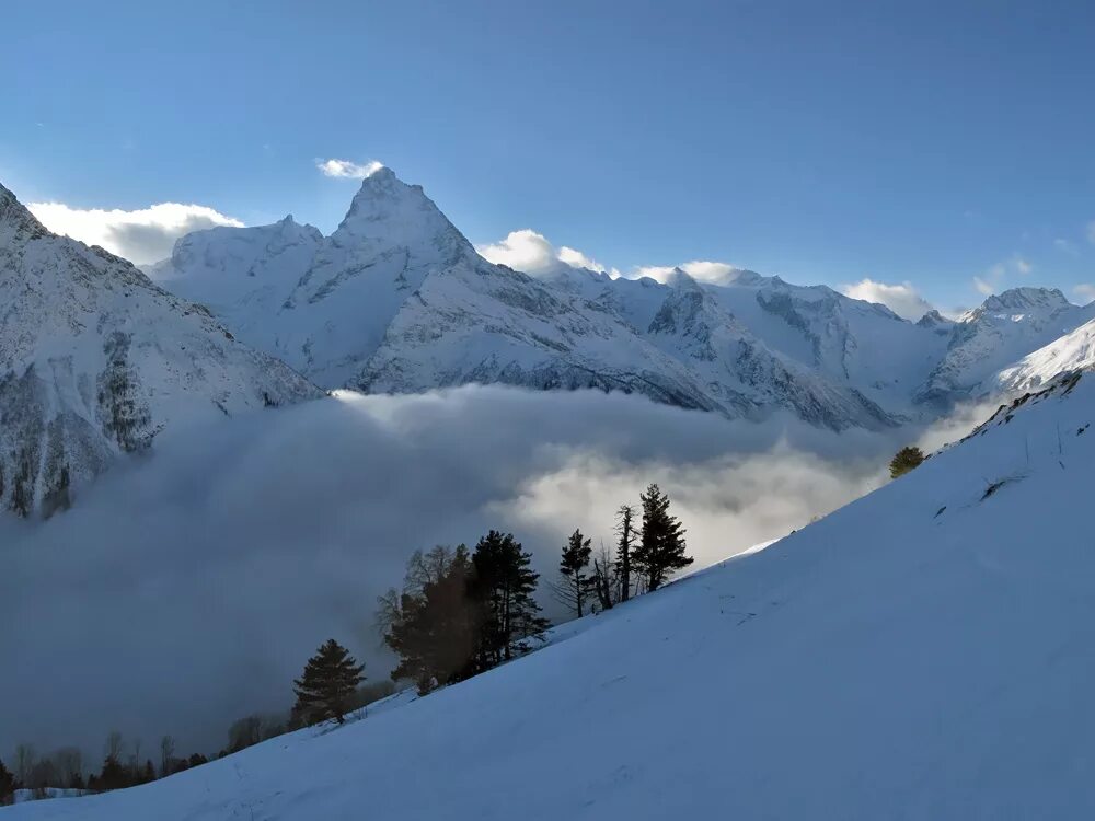 Теберда зимой. Теберда Домбай. Кавказ Теберда Домбай. Теберда горы. Горы Теберды и Домбая