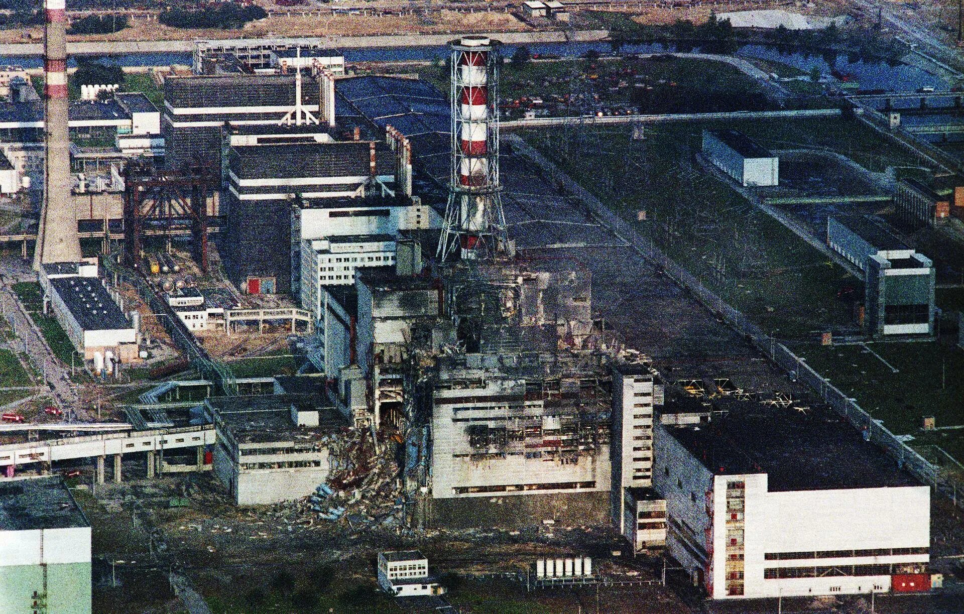 ЧАЭС реактор 1986. 4 Энергоблок ЧАЭС 1986. Катастрофа на Чернобыльской АЭС 1986 год. Припять ЧАЭС 1986. В каком году случилась чернобыльская аэс