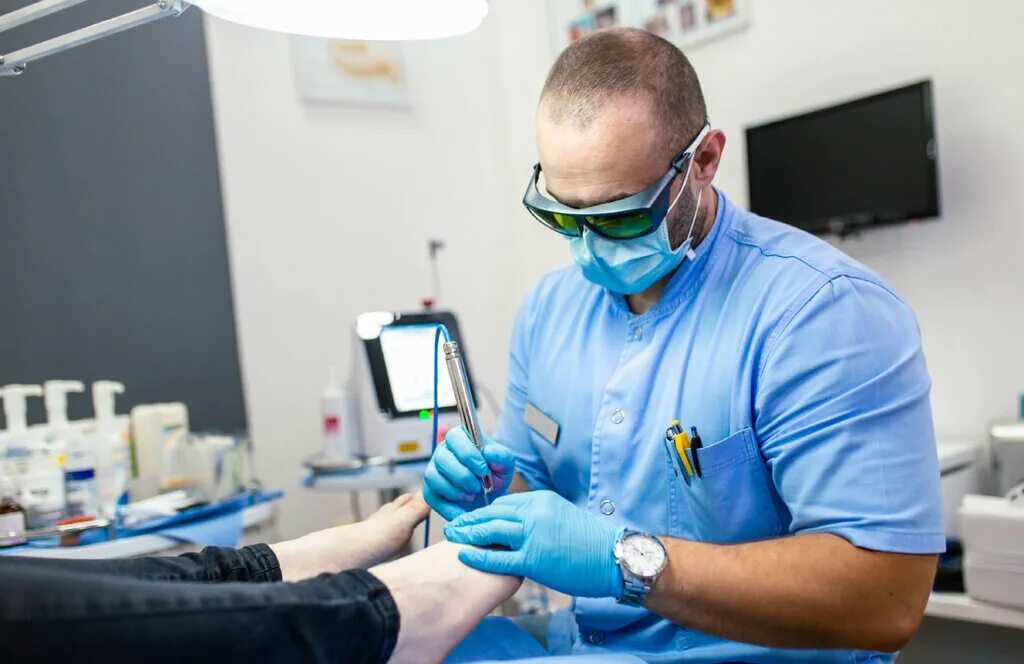 Врач миколог. Специалист по лечению ногтей. Специалист по лечению ногтей. Подологический педикюр. Специалист по лечению ногтей.