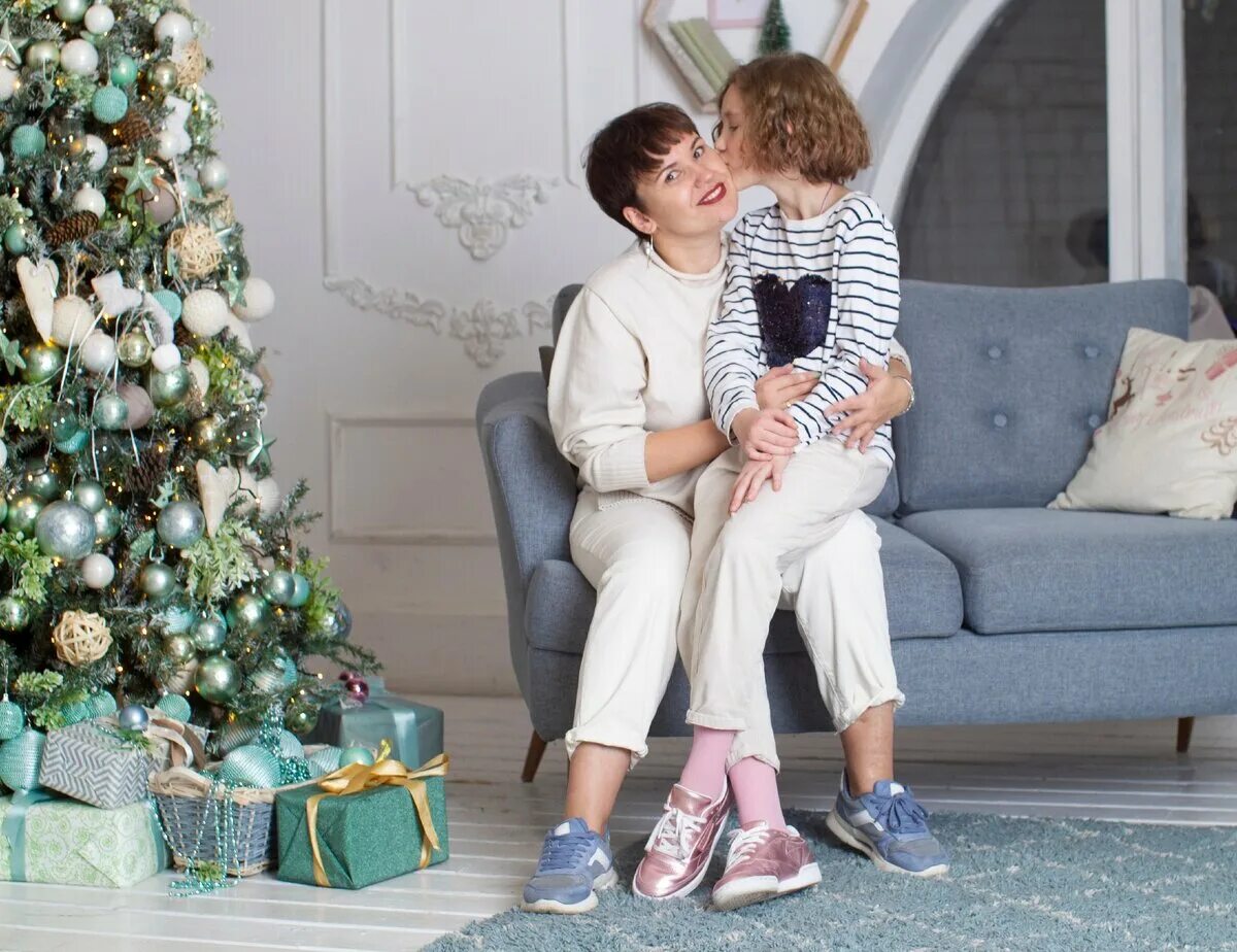 Девушка в вечернем платье. Тематическая вечеринка на новый год 2023. Знаки зодиака в чём встречать 2020 год. Тематическая вечеринка на новый год 2023. Наряд на новый год 2022.