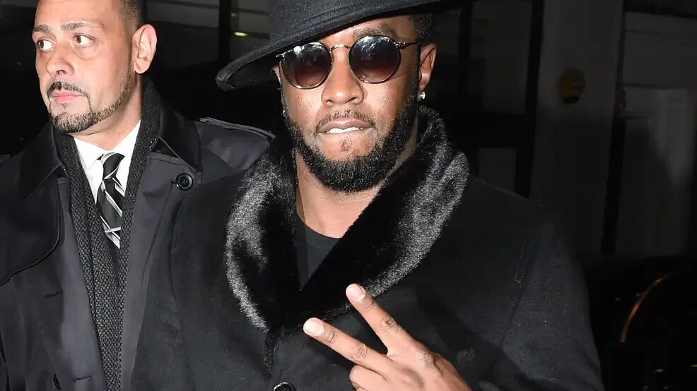 Уилл смит и пи дидди вечеринка видео. Шон комбс (дидди). p.diddy в большой шубе. пи дидди и тимати. diddy в профиль.