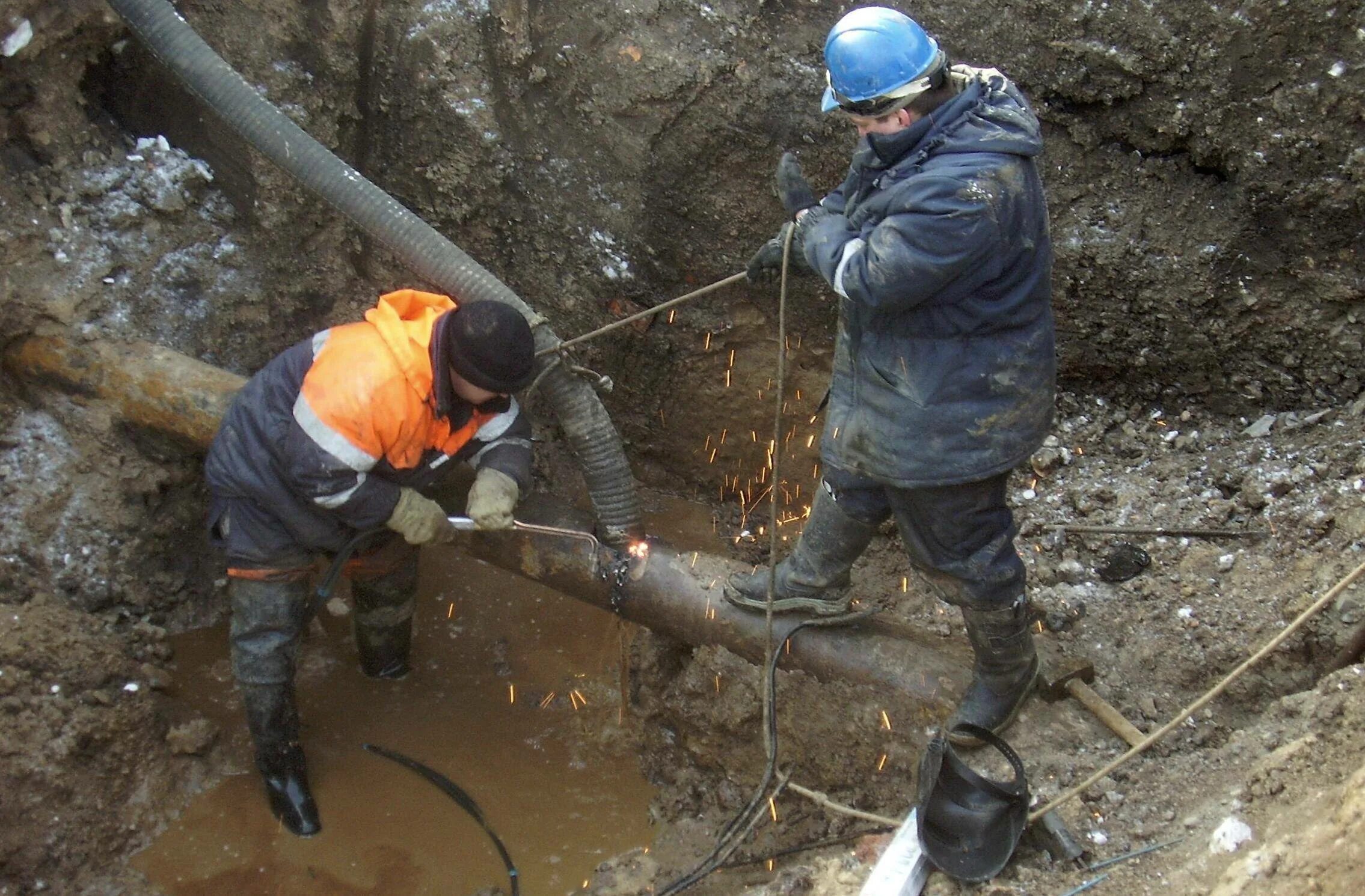 В газовую попала вода. Порыв водопровода. Авария на водоводе. Прорыв водопровода. Авария на водопроводных сетях.