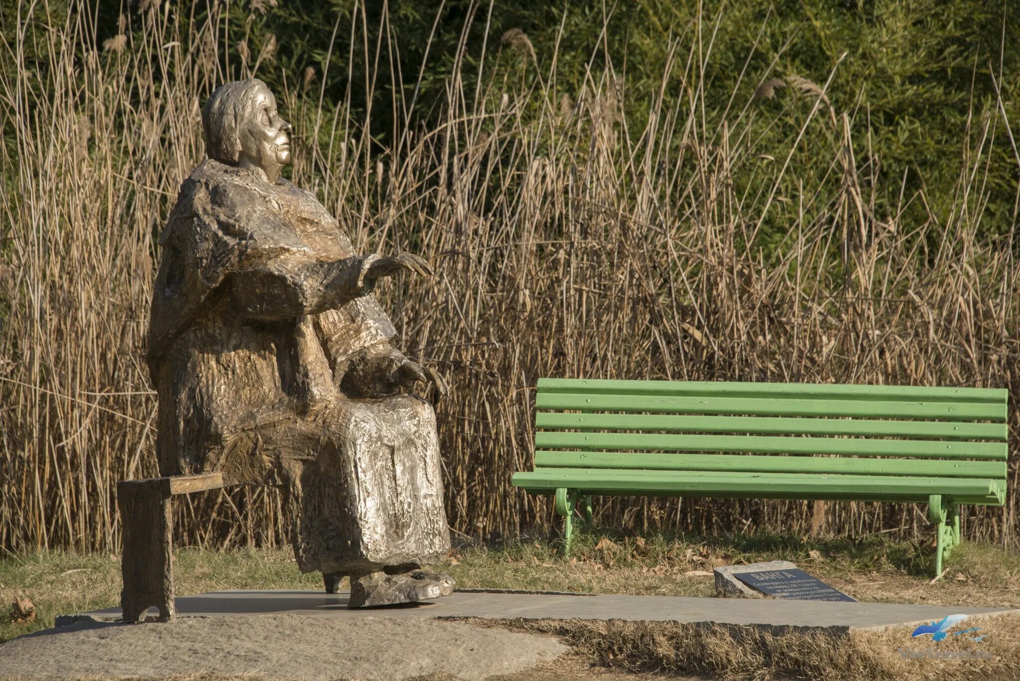 Ванга могила. Памятник Ванги в Рупите. Памятник Ванге Болгария. Памятник Ванге в Петриче.