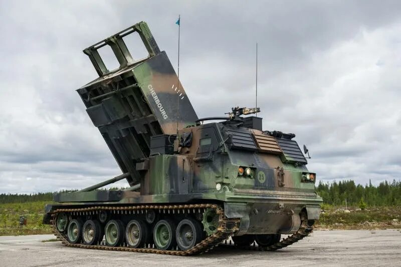Реактивных систем залпового огня mlrs. Рсзо m270 mlrs. рсзо сша m270 mlrs. рсзо lru m270. рсзо млрс м270.