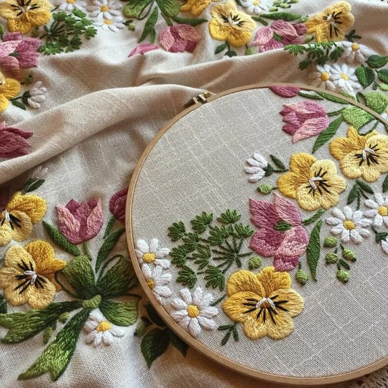 красивая вышивка. фото вышитых. флористическая вышивка. ручная вышивка. пяльцы для вышивания.