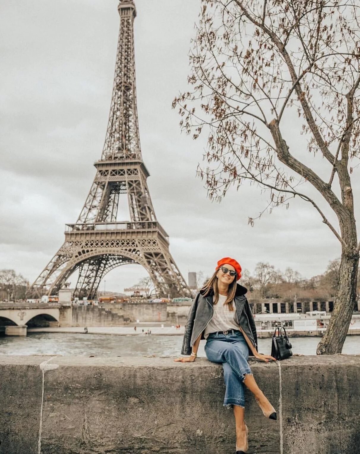 Фотосессия в париже. Эйфелева башня в Париже. Фон Париж Эйфелева башня. Ялта эльфелева башня. Фотосессия в парижском стиле.