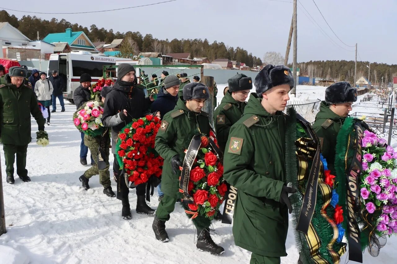 Похороны военнослужащего. Простились с погибшим в ходе спецоперации. Погребение военнослужащих. Прощание с военным