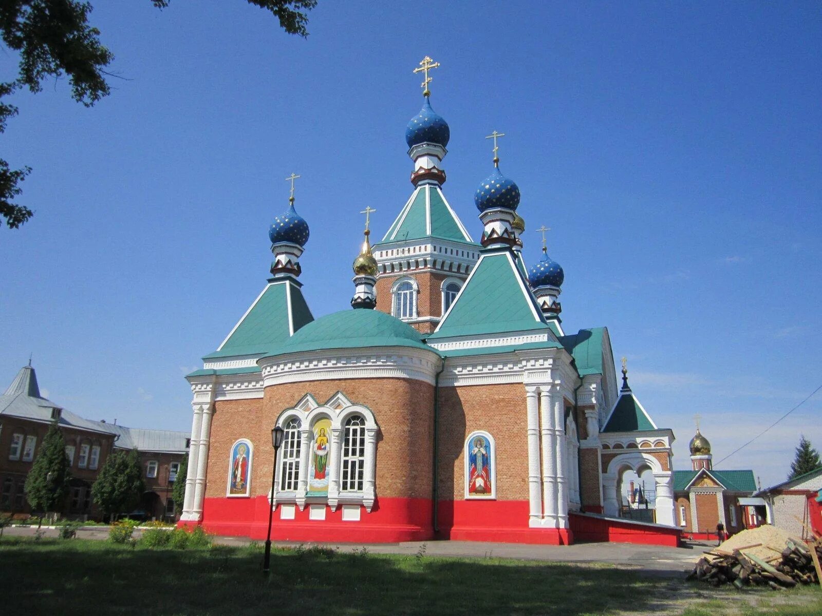 Свято никольский храм воронеж. Казанский храм Воронеж. Храм в честь Митрофана Воронежского г Воронеж. Казанский храм Воронеж 2022. Воронеж улица Суворова 79 Казанский храм.