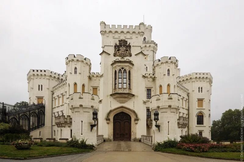 Бешый закок в чехии. Замок white castle. Замок глубока над влтавой чехия. Белый замок в чехии глубока над влтавой. Замок глубока над влтавой.