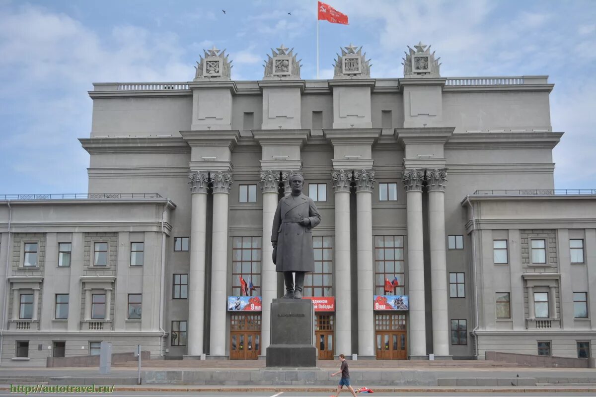 Площадь Куйбышева. Площадь им Куйбышева в Самаре. Площадь Куйбышева Самара памятник. Дворец культуры на пл. Куйбышева Самара.