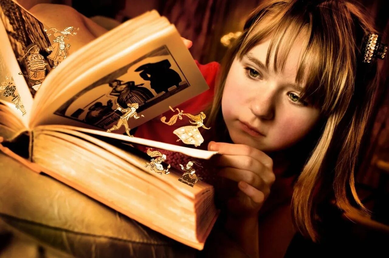 Фотосессия с книгой. Девушка с книгой. Чтение книг. Девушка в библиотеке. Читаю я и весь край