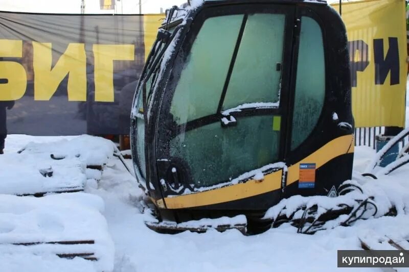 Купить кабину экскаватора. JCB js220 кабина. JCB 220 экскаватор кабина. JCB 220 кабина. Кабина JCB js220 2022 года.