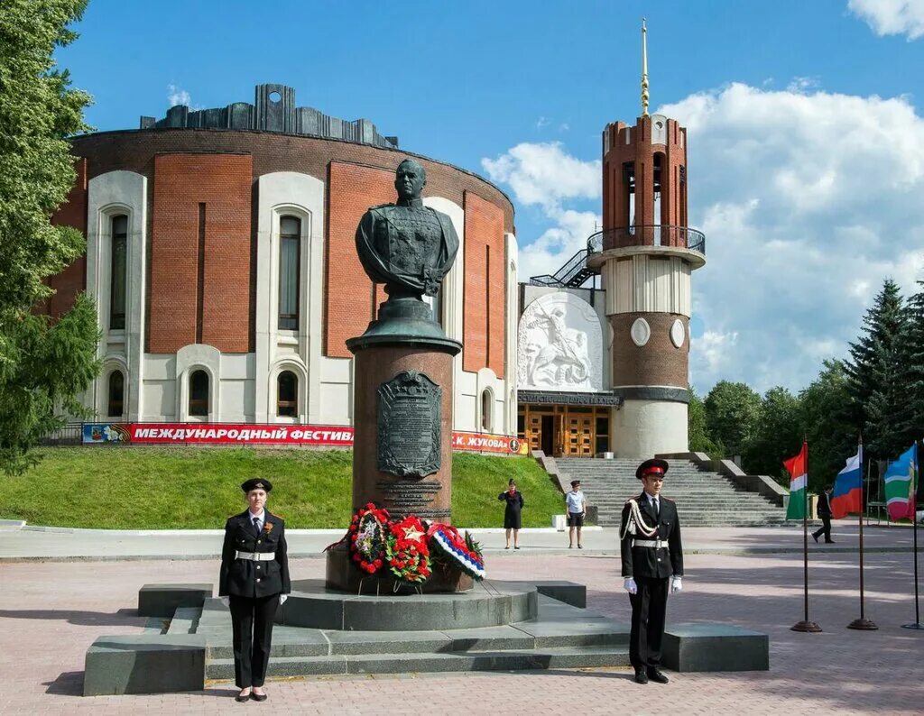 Сайт г жукова. Город Жуков Калужской области. Город Жуков музей Жукова. Жуков музей Калужская область. Музей г к Жукова в Калужской области.