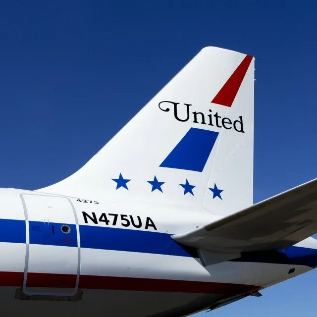 Глори эйр. United Airlines livery. Glory Air. Юнайтед Эйрлайнс красно синий. United Airlines Friendship.